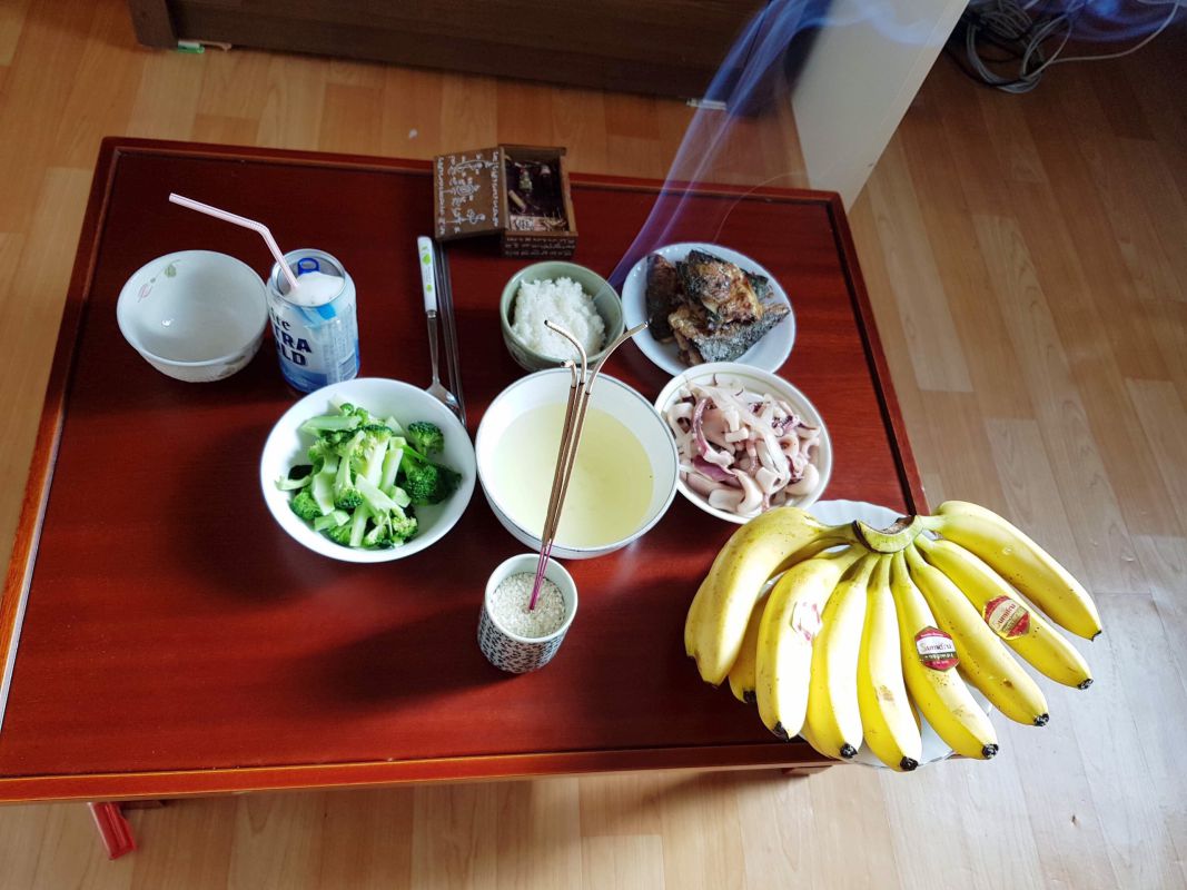 KHÁCH CÚNG HÒM BÙA MA
