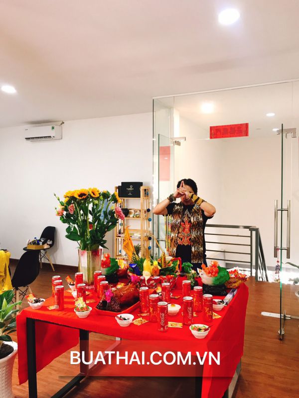 THẦY PHAP SƯ CÚNG KHAI TRƯƠNG CHO SHOP SPA 