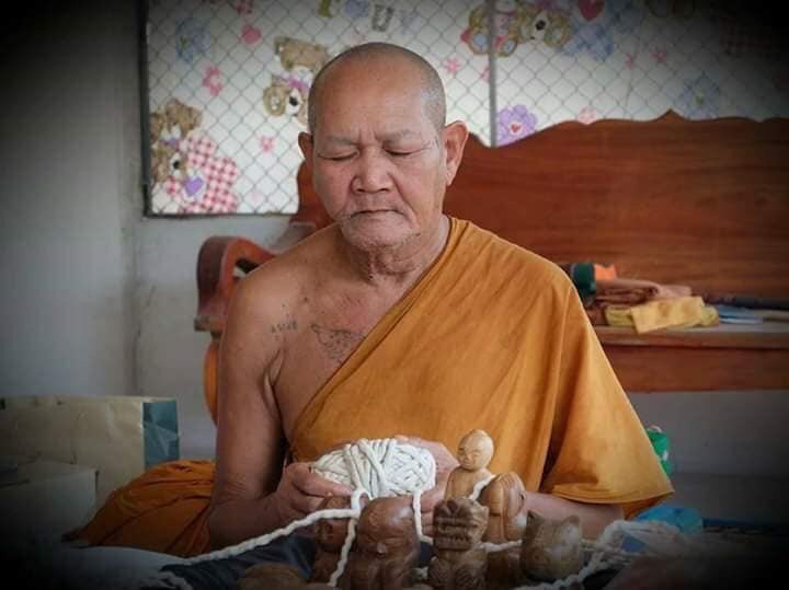 KUMANTHONG LP PUN CHẤT LIỆU GỖ THIÊNG