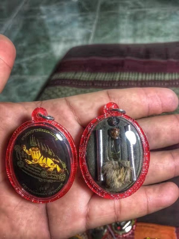 BÙA HỔ KHÔNG ĐẦU